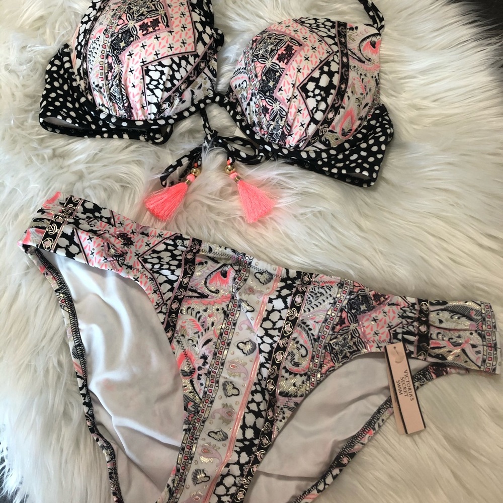 Victoria’s Secret bikini